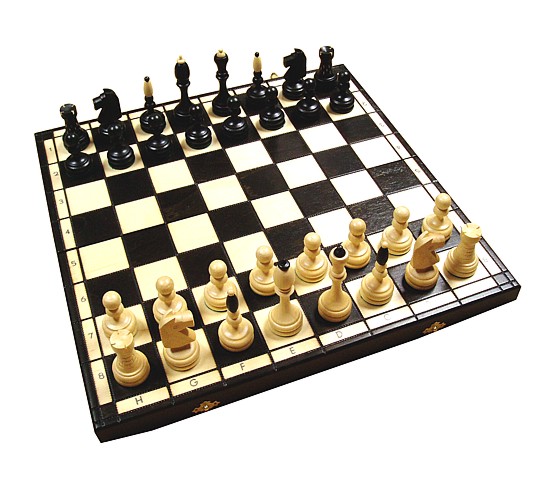 Šachy uložené ve dřevěné kazetě - šachovnice 48x48cm *